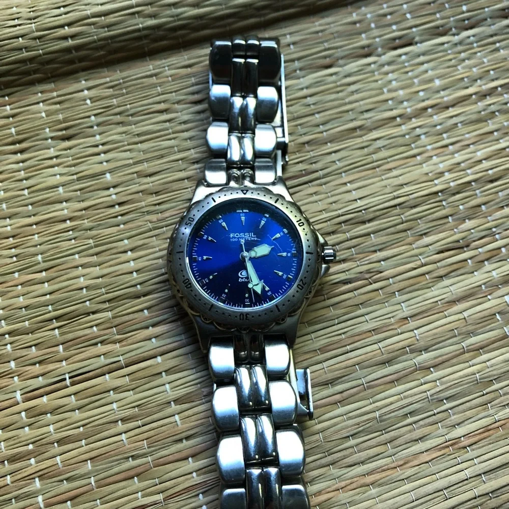 Fossil Blue 100 Meters Water Resistant Silver Toned Women's Wristwatch